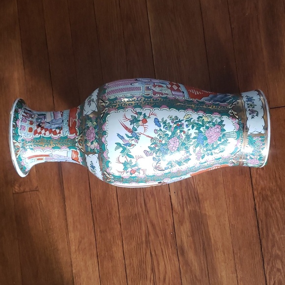 VINTAGE FAMILLE ROSE VASE - Picture 5 of 13